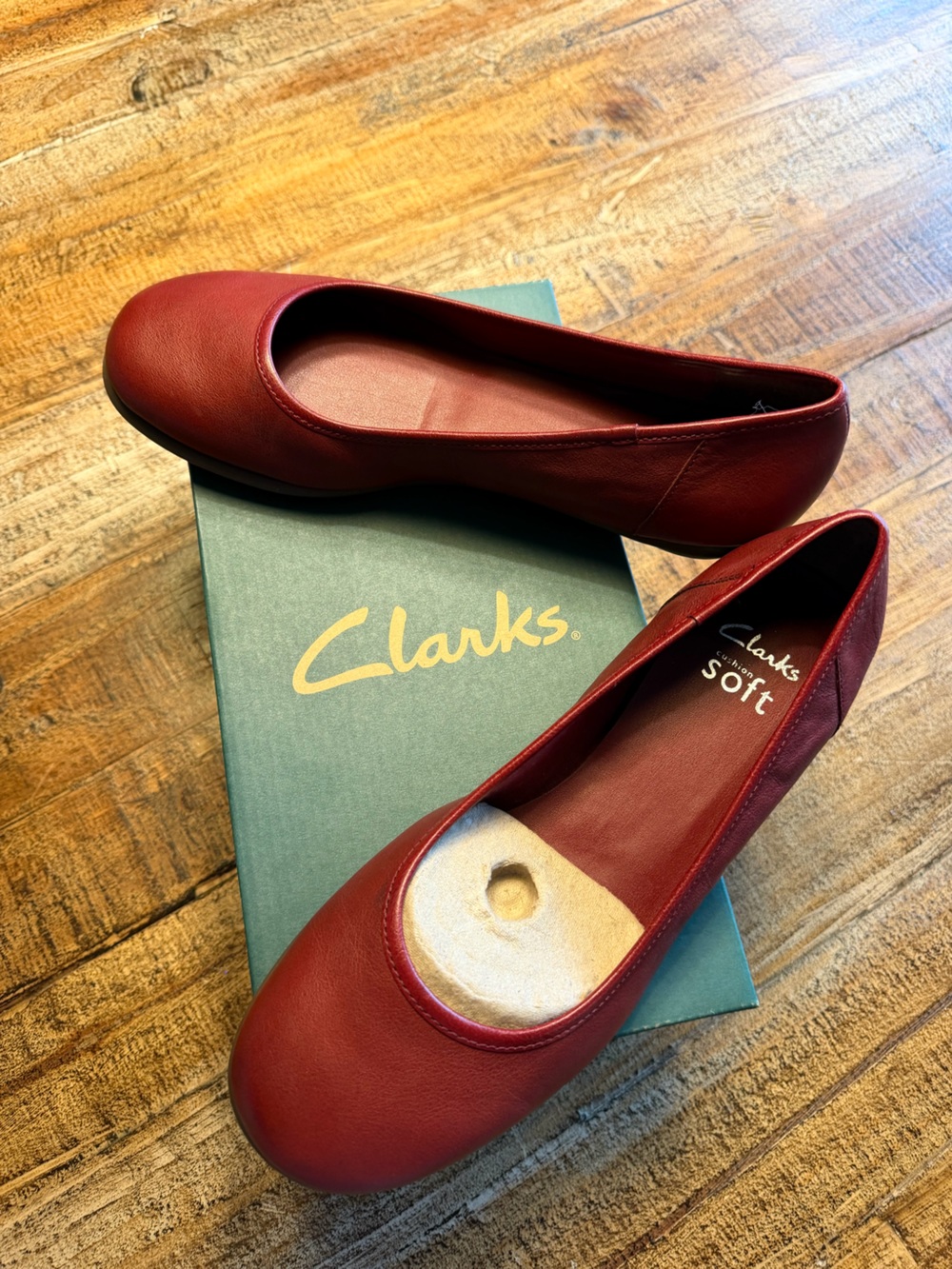 New Clarks red “book pump” slip on shoes mint condition super stylish casual